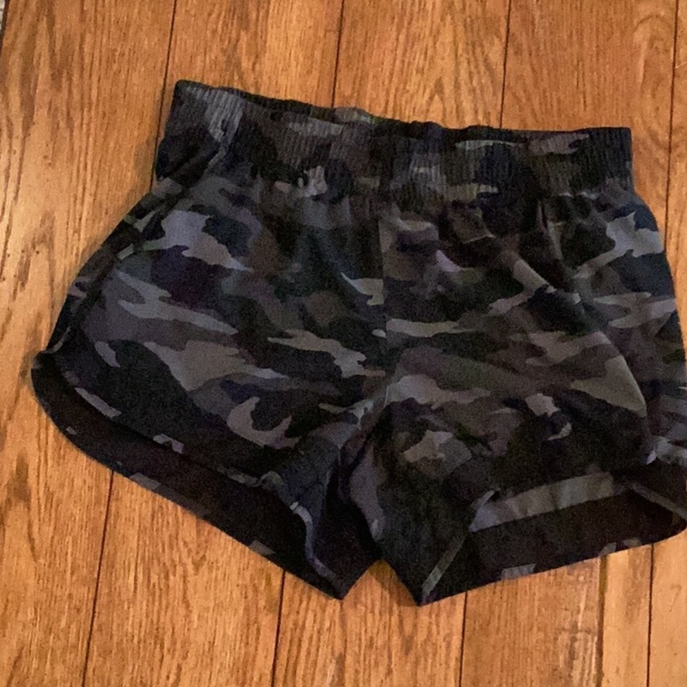 Athleta black camo Racer lined Running Shorts - Picture 5 of 15